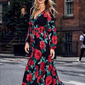 NWT Lulus black and red dower long sleeve maxi dress